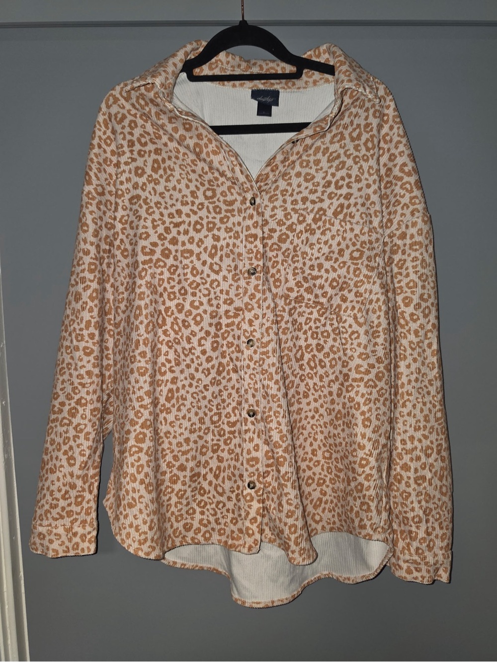 Day trip Women’s Cream & Tan Leopard Button-Up Shirt Jacket
